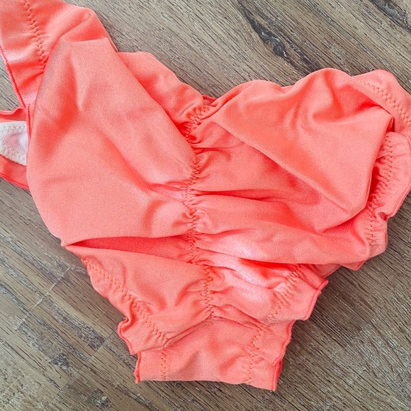 Peach Ruffle Bikini 🍑 - Picture 4 of 5